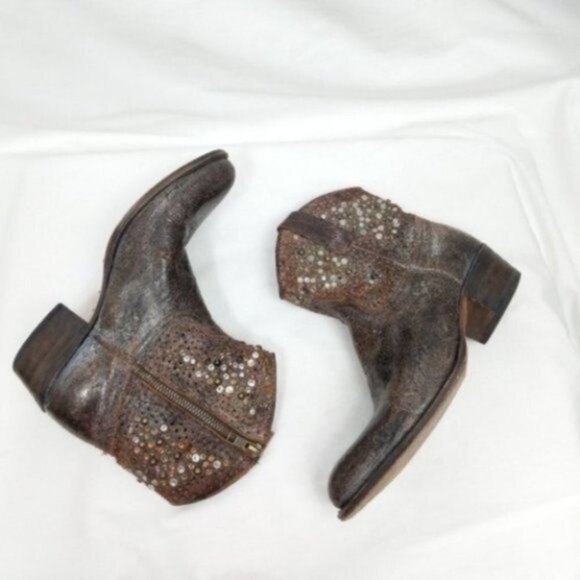 Frye Leather Deborah Short Studded Distressed Booties 6.5 - Picture 4 of 8
